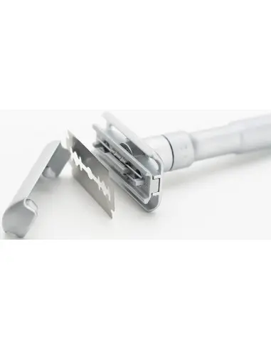Merkur Futur 700002 Adjustable Safety Razor Satin 1344 Merkur Adjustable Safety Razors €72.90 -10%€58.79